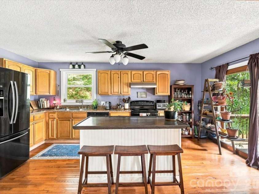 149 Charlie Mac Drive, Burnsville, NC 28714.  MLS# CAR4411134, YatesRealty ID 43209. 