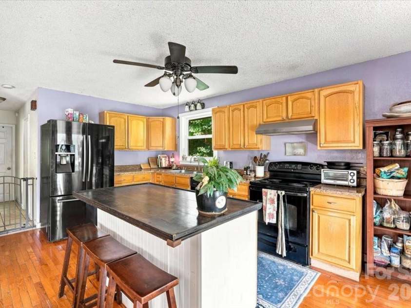 149 Charlie Mac Drive, Burnsville, NC 28714.  MLS# CAR4411134, YatesRealty ID 43209. 