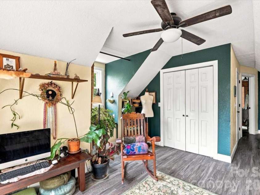 149 Charlie Mac Drive, Burnsville, NC 28714.  MLS# CAR4411134, YatesRealty ID 43209. 