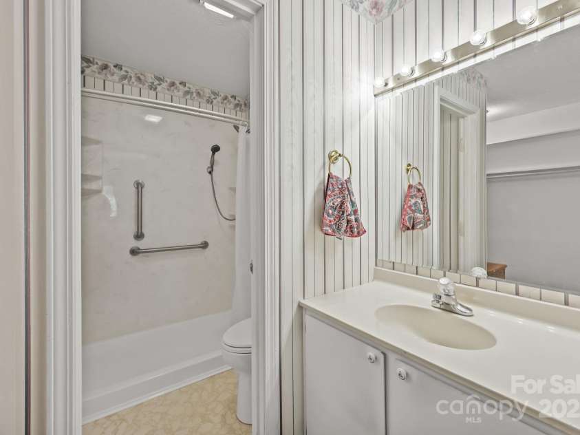 47 Edgewood Avenue, Concord, NC 28025.  MLS# CAR4287036, YatesRealty ID 4321. 