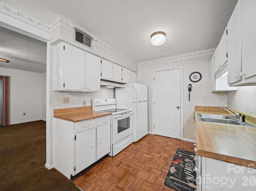 47 Edgewood Avenue, Concord, NC 28025.  MLS# CAR4434073, YatesRealty ID 4321. 