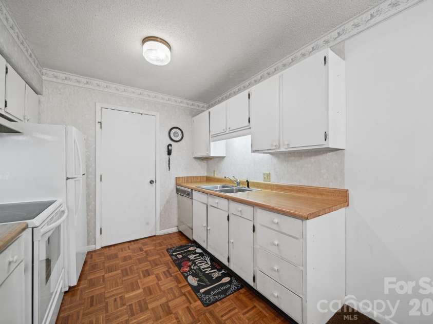 47 Edgewood Avenue, Concord, NC 28025.  MLS# CAR4434073, YatesRealty ID 4321. 
