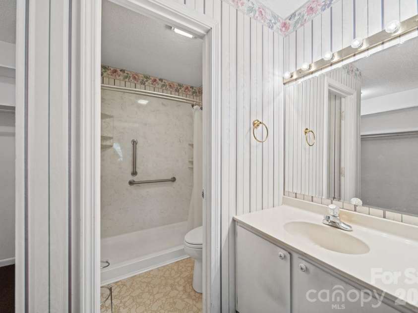 47 Edgewood Avenue, Concord, NC 28025.  MLS# CAR4434073, YatesRealty ID 4321. 