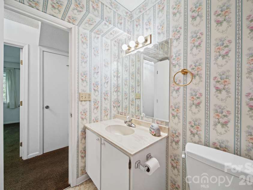 47 Edgewood Avenue, Concord, NC 28025.  MLS# CAR4434073, YatesRealty ID 4321. 