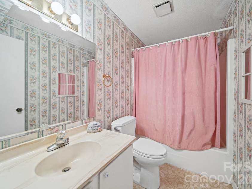 47 Edgewood Avenue, Concord, NC 28025.  MLS# CAR4434073, YatesRealty ID 4321. 