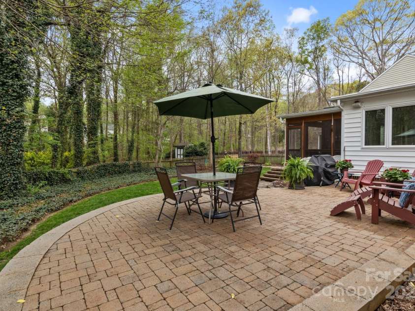 7710 Epping Forest Drive, Huntersville, NC 28078.  MLS# CAR4241422, YatesRealty ID 4321. 