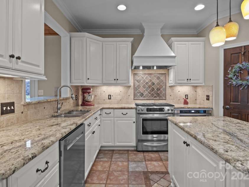 7710 Epping Forest Drive, Huntersville, NC 28078.  MLS# CAR4241422, YatesRealty ID 4321. 