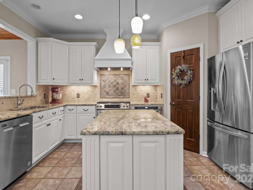 7710 Epping Forest Drive, Huntersville, NC 28078.  MLS# CAR4241422, YatesRealty ID 4321. 