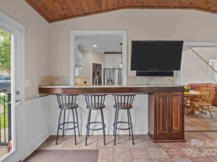 7710 Epping Forest Drive, Huntersville, NC 28078.  MLS# CAR4241422, YatesRealty ID 4321. 