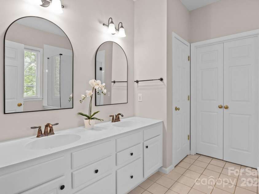 7710 Epping Forest Drive, Huntersville, NC 28078.  MLS# CAR4241422, YatesRealty ID 4321. 