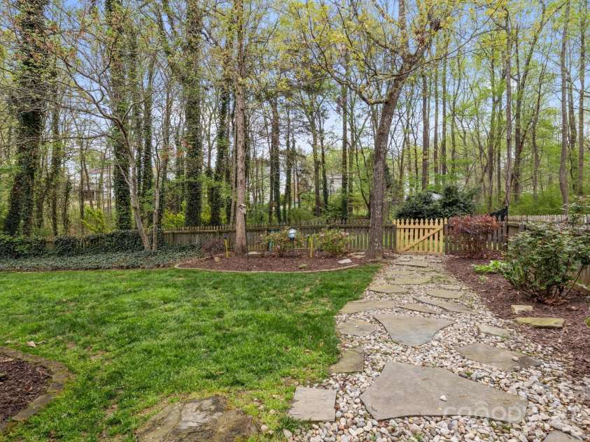 7710 Epping Forest Drive, Huntersville, NC 28078.  MLS# CAR4241422, YatesRealty ID 4321. 