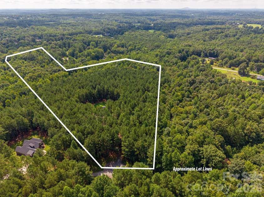 511 Carter Trail, Lincolnton, NC 28092.  MLS# CAR4413142, YatesRealty ID 43210. 