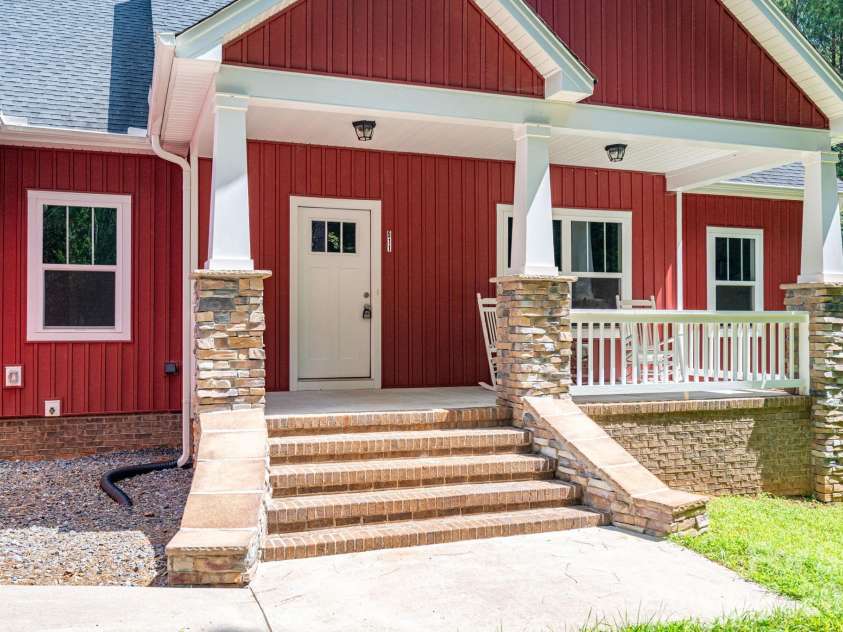 511 Carter Trail, Lincolnton, NC 28092.  MLS# CAR4413142, YatesRealty ID 43210. 