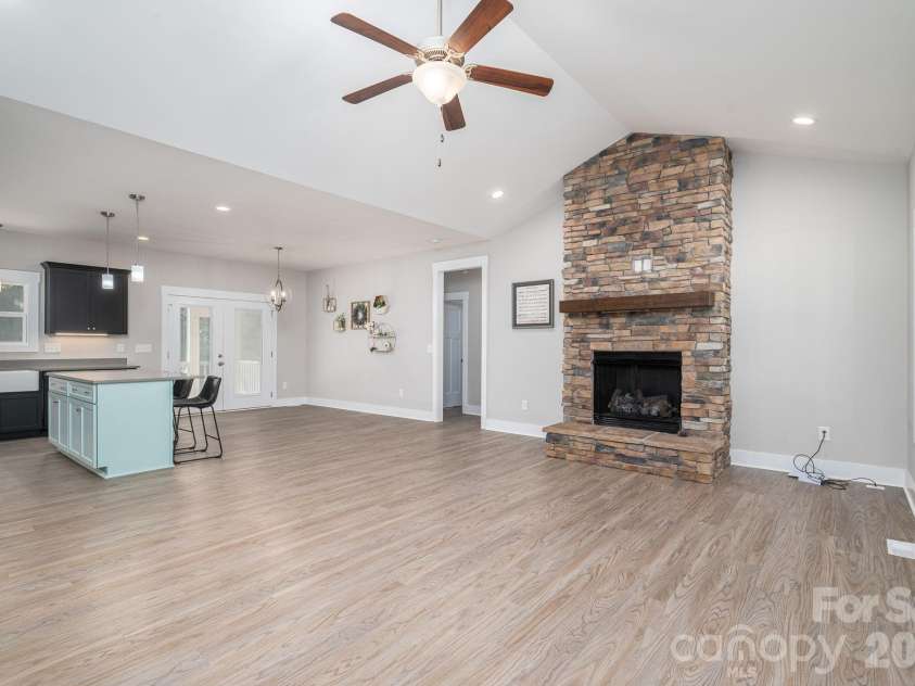 511 Carter Trail, Lincolnton, NC 28092.  MLS# CAR4413142, YatesRealty ID 43210. 