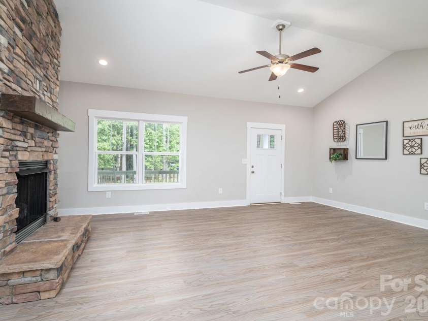 511 Carter Trail, Lincolnton, NC 28092.  MLS# CAR4413142, YatesRealty ID 43210. 