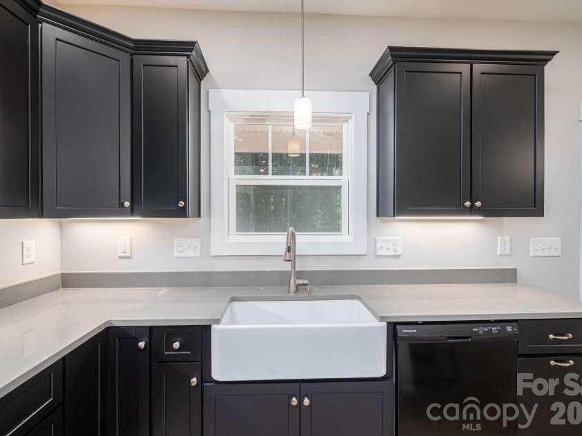 511 Carter Trail, Lincolnton, NC 28092.  MLS# CAR4413142, YatesRealty ID 43210. 