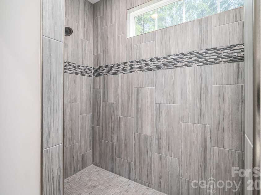 511 Carter Trail, Lincolnton, NC 28092.  MLS# CAR4413142, YatesRealty ID 43210. 