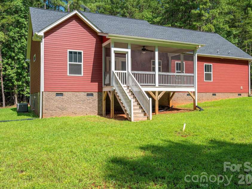 511 Carter Trail, Lincolnton, NC 28092.  MLS# CAR4413142, YatesRealty ID 43210. 