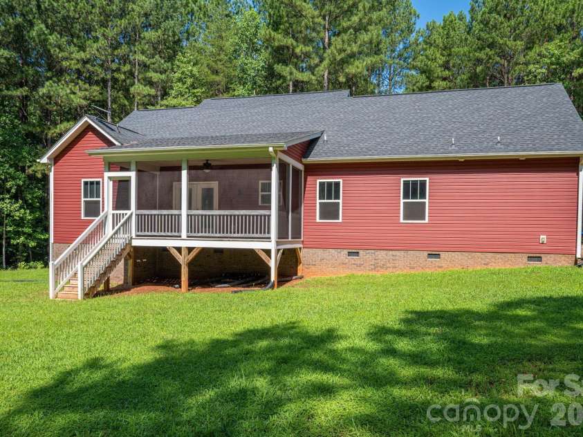 511 Carter Trail, Lincolnton, NC 28092.  MLS# CAR4413142, YatesRealty ID 43210. 