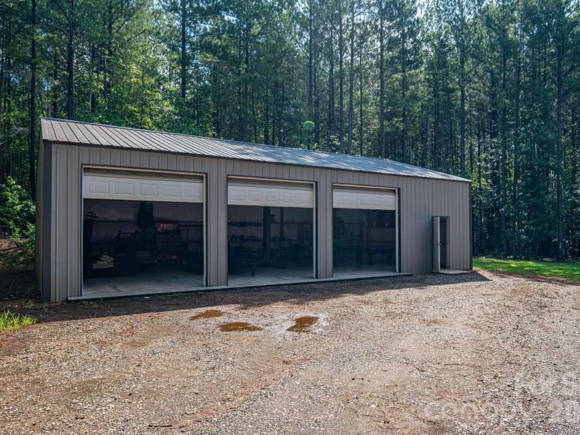 511 Carter Trail, Lincolnton, NC 28092.  MLS# CAR4413142, YatesRealty ID 43210. 