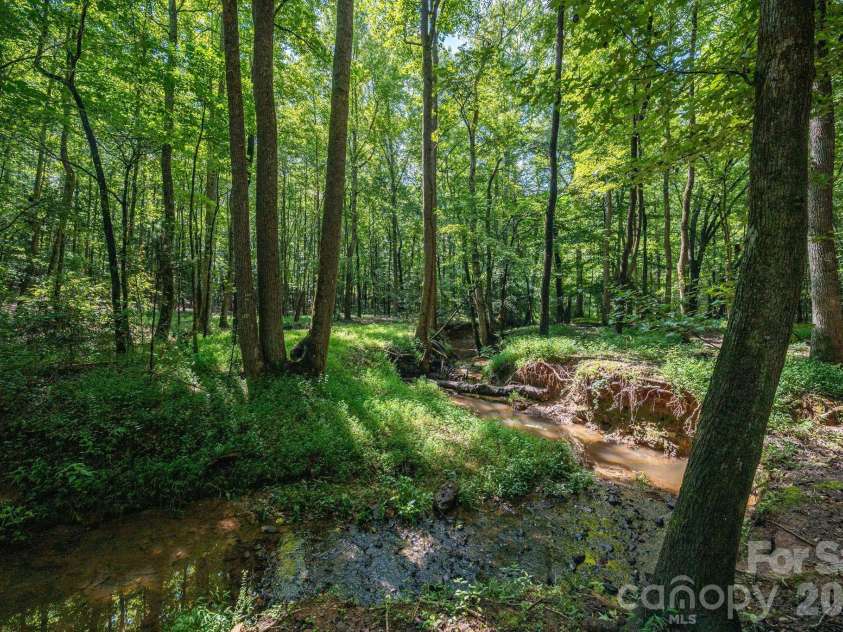 511 Carter Trail, Lincolnton, NC 28092.  MLS# CAR4413142, YatesRealty ID 43210. 