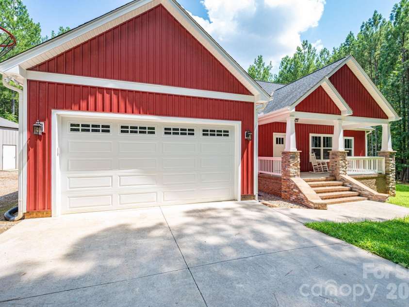 511 Carter Trail, Lincolnton, NC 28092.  MLS# CAR4413142, YatesRealty ID 43210. 
