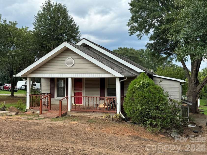 509 21st Street, Hickory, NC 28602.  MLS# CAR4413508, YatesRealty ID 43212. 