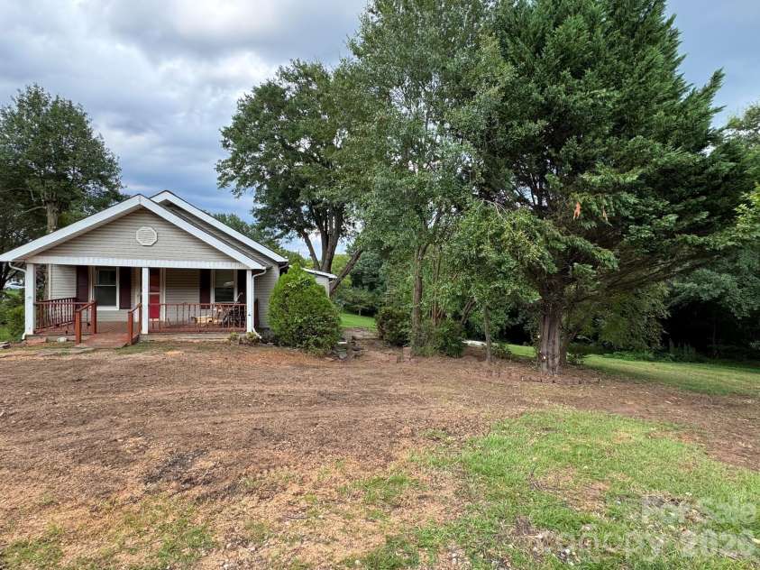 509 21st Street, Hickory, NC 28602.  MLS# CAR4413508, YatesRealty ID 43212. 