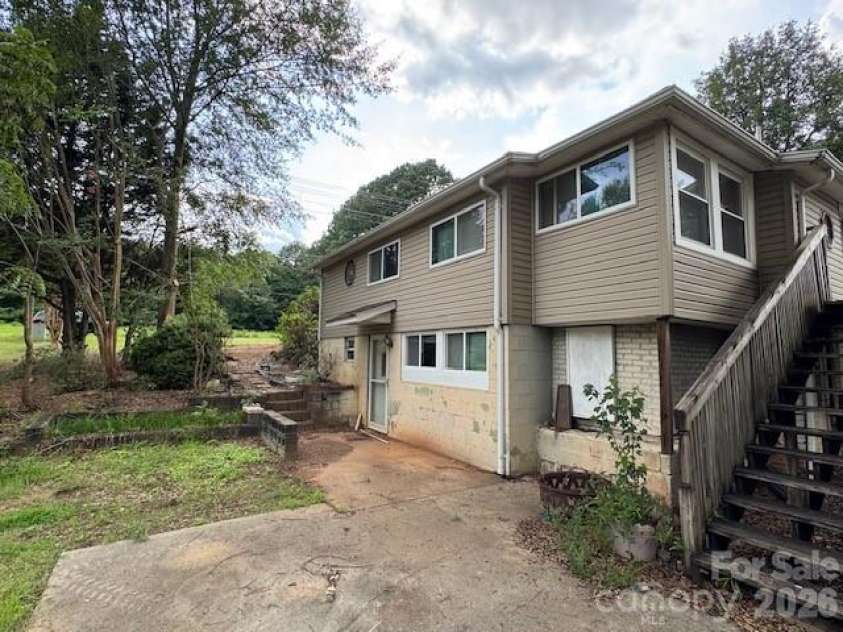 509 21st Street, Hickory, NC 28602.  MLS# CAR4413508, YatesRealty ID 43212. 