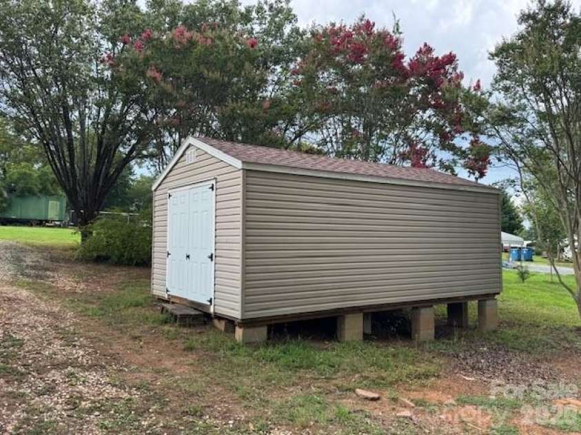 509 21st Street, Hickory, NC 28602.  MLS# CAR4413508, YatesRealty ID 43212. 