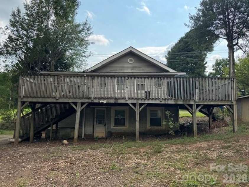 509 21st Street, Hickory, NC 28602.  MLS# CAR4413508, YatesRealty ID 43212. 