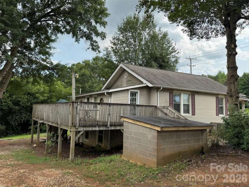 509 21st Street, Hickory, NC 28602.  MLS# CAR4413508, YatesRealty ID 43212. 