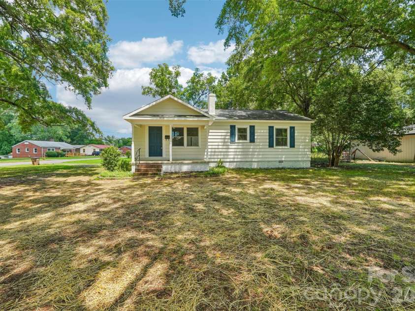 808 Lowery Street, Shelby, NC 28152.  MLS# CAR4413554, YatesRealty ID 43216. 