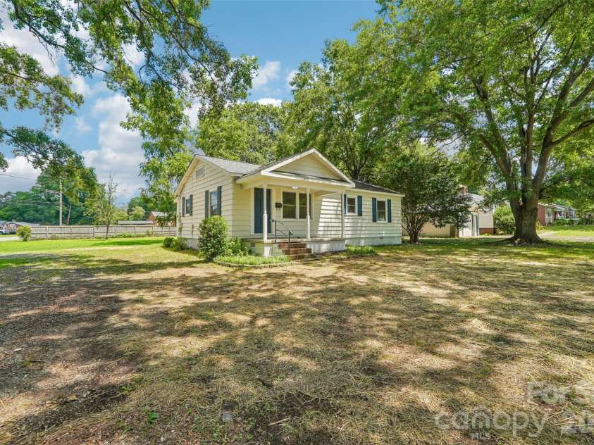808 Lowery Street, Shelby, NC 28152.  MLS# CAR4413554, YatesRealty ID 43216. 