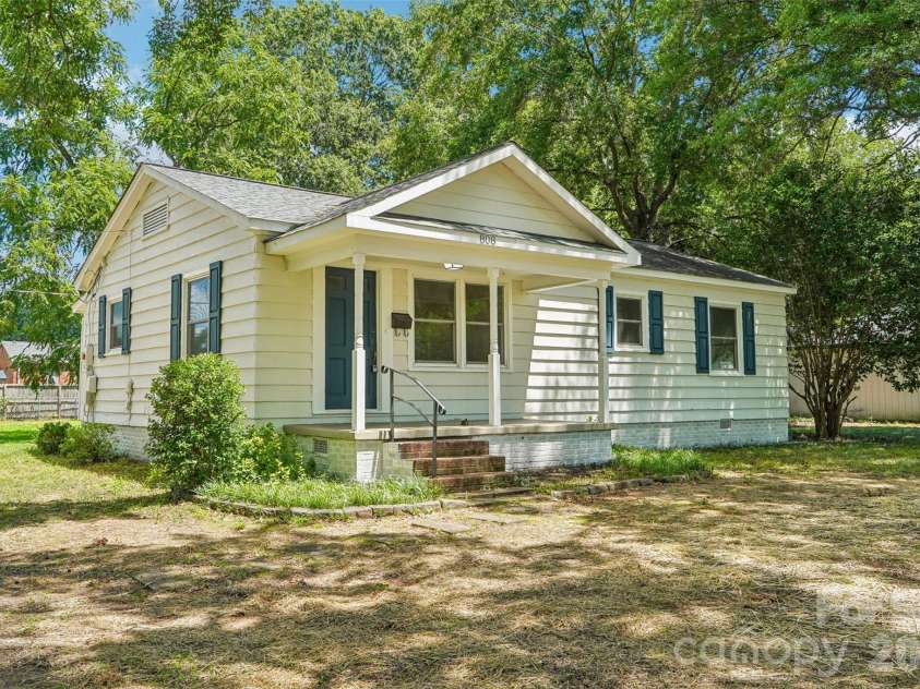 808 Lowery Street, Shelby, NC 28152.  MLS# CAR4413554, YatesRealty ID 43216. 