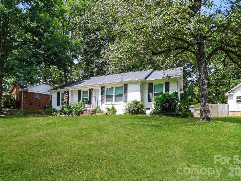 6424 Springfield Drive, Charlotte, NC 28212.  MLS# CAR4413387, YatesRealty ID 43217. 