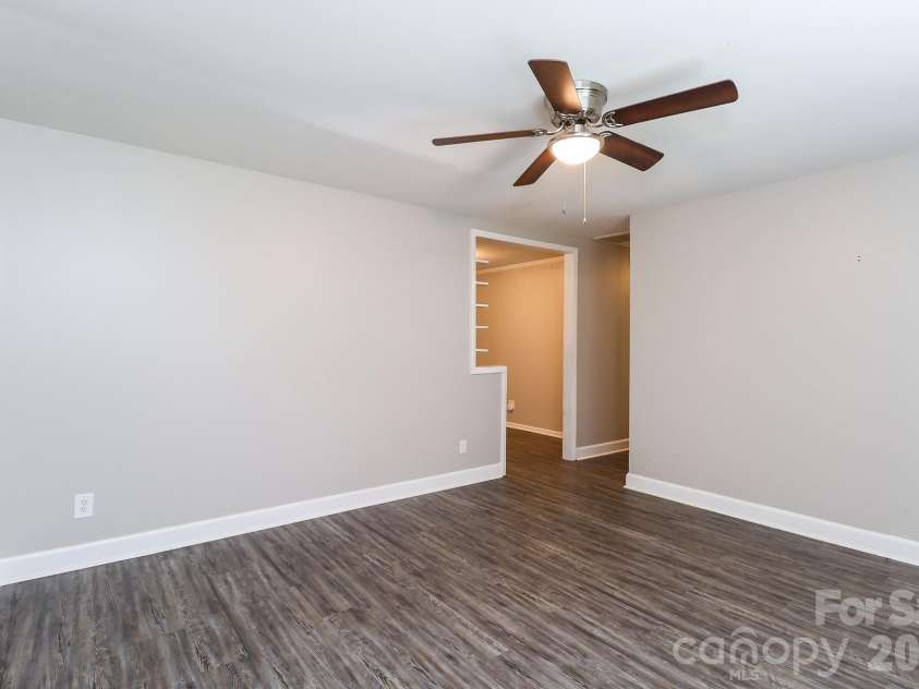 6424 Springfield Drive, Charlotte, NC 28212.  MLS# CAR4413387, YatesRealty ID 43217. 