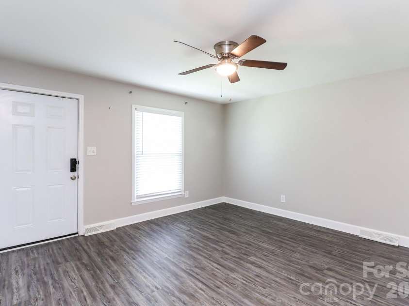 6424 Springfield Drive, Charlotte, NC 28212.  MLS# CAR4413387, YatesRealty ID 43217. 