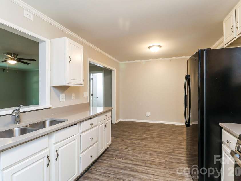 6424 Springfield Drive, Charlotte, NC 28212.  MLS# CAR4413387, YatesRealty ID 43217. 