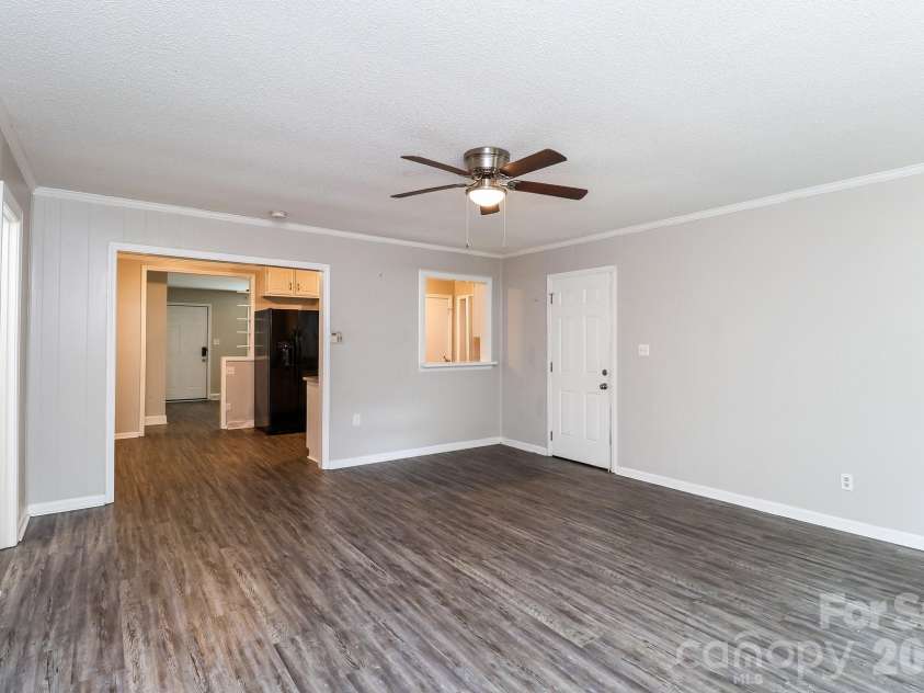 6424 Springfield Drive, Charlotte, NC 28212.  MLS# CAR4413387, YatesRealty ID 43217. 