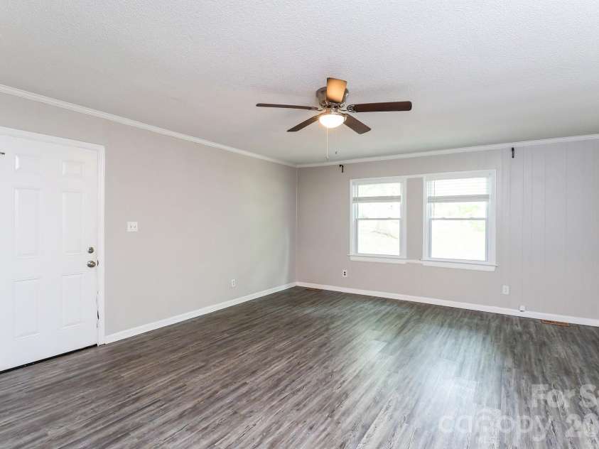 6424 Springfield Drive, Charlotte, NC 28212.  MLS# CAR4413387, YatesRealty ID 43217. 