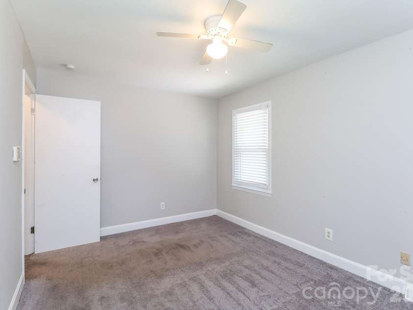 6424 Springfield Drive, Charlotte, NC 28212.  MLS# CAR4413387, YatesRealty ID 43217. 