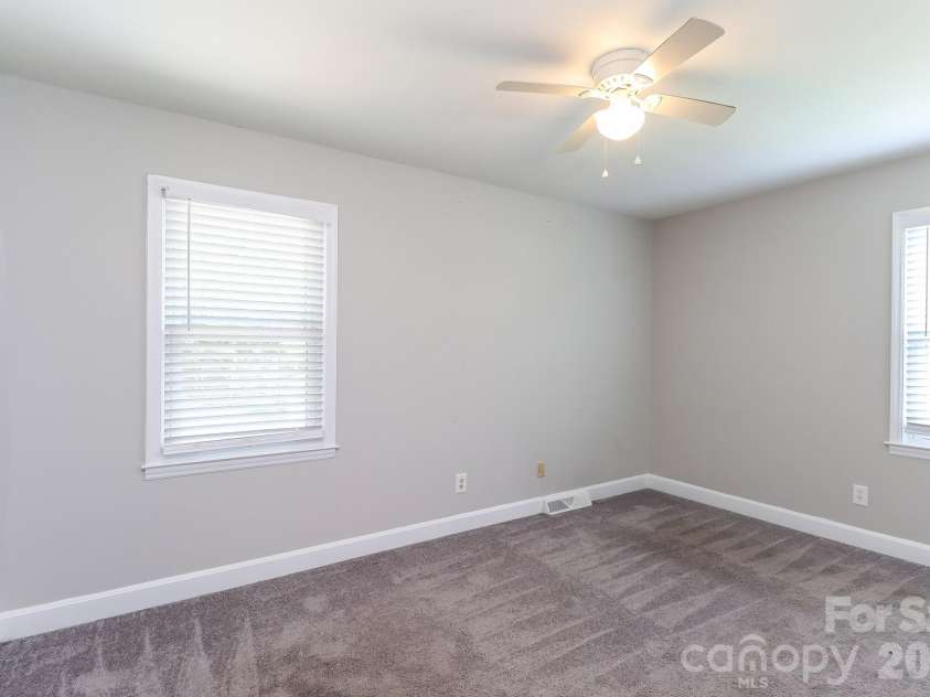 6424 Springfield Drive, Charlotte, NC 28212.  MLS# CAR4413387, YatesRealty ID 43217. 