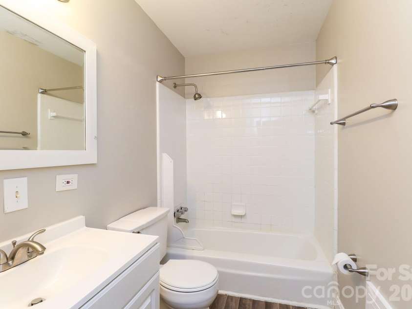 6424 Springfield Drive, Charlotte, NC 28212.  MLS# CAR4413387, YatesRealty ID 43217. 
