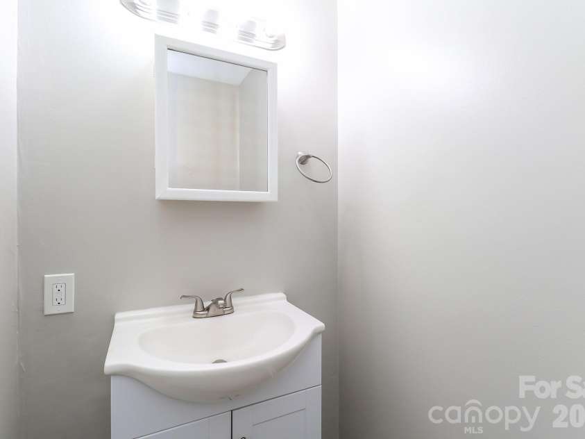 6424 Springfield Drive, Charlotte, NC 28212.  MLS# CAR4413387, YatesRealty ID 43217. 