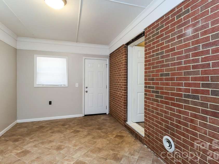 6424 Springfield Drive, Charlotte, NC 28212.  MLS# CAR4413387, YatesRealty ID 43217. 