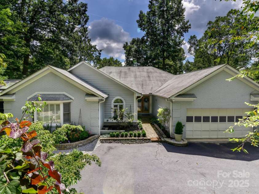 206 Glenroy Court, Flat Rock, NC 28731.  MLS# CAR4260641, YatesRealty ID 4322. 