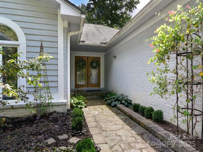 206 Glenroy Court, Flat Rock, NC 28731.  MLS# CAR4260641, YatesRealty ID 4322. 