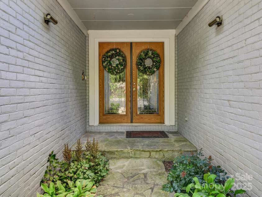 206 Glenroy Court, Flat Rock, NC 28731.  MLS# CAR4260641, YatesRealty ID 4322. 