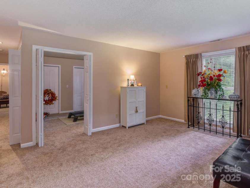 206 Glenroy Court, Flat Rock, NC 28731.  MLS# CAR4260641, YatesRealty ID 4322. 